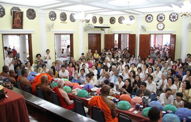 Well-wishers at Sentul Temple on 28 October 2015.