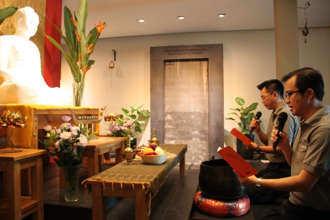 Service Sunday puja - chanting.