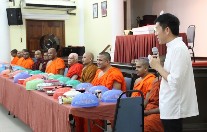 Bro. Tan speaking about the salient qualities of Ven. Saranankara.