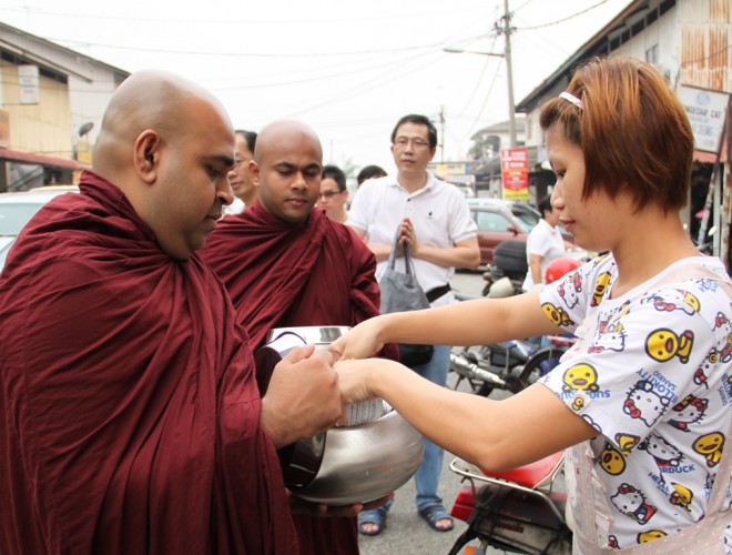 Devotee offering food to the venerables on Pindacāra.