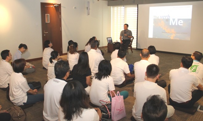Achariya Tan Siang Chye  giving a Dhamma teaching on impermanence.