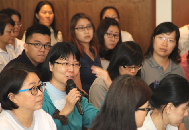 Devotees asked many interesting questions about cultivation of mindfulness.
