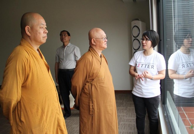 The Abbot of Jing Long Shan Temple, Ven. Wen Tong (文通法师) was brought on a tour of Nalanda Centre by Sis. Nandini.