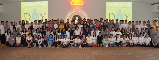 Group photograph of the teacher, participants, organisers and volunteers.