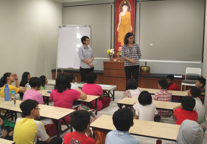 Nalanda Free School Principal Sis. Lee and Coordinator Sis. Nandini welcoming the students.