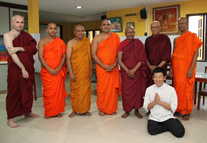 Ven. Gunaratana visiting the Sri Lanka Buddhist Temple in Sentul, Kuala Lumpur. Accompanying him were Ven. Mangala (left) and Bro Tan.