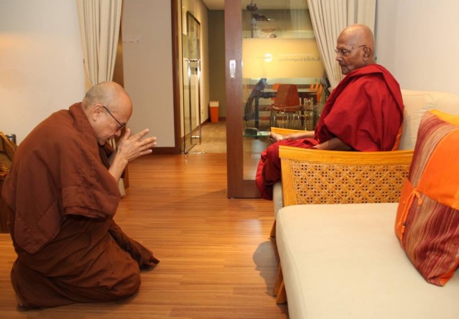 Ven. Mahinda also paid a visit to Ven. Gunaratana.