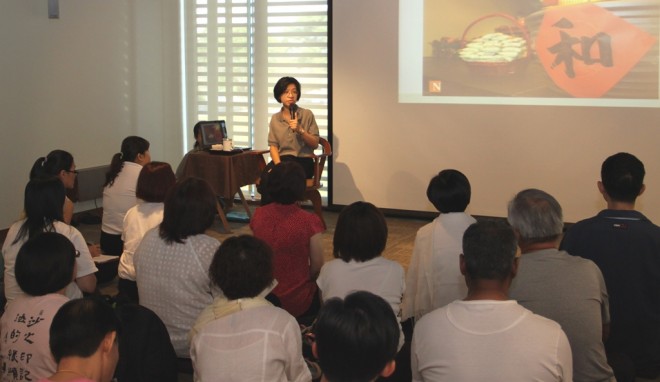Sis. Sandy giving a Dhamma sharing on the spirit of 'Sāmaggī'.