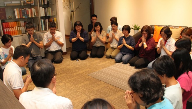 Nalandians asking for forgivness from their teacher.