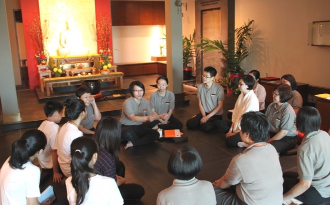 Sis. Nandini leading a group discussion.