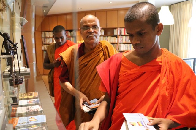 Ven Ariyadeva (centre) was pleasantly surprised by the changes at the Centre since his last visit 8 years ago.