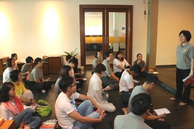 Sis. Sunanda reminding us to put the Dhamma first on our list of priorities. 