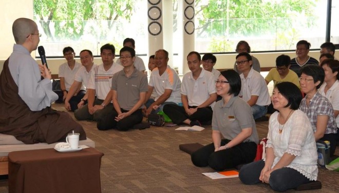 Venerable Chang Zao giving a Mandarin Dhamma talk on ‘Correct Practices & Devotion’ for Buddhists.