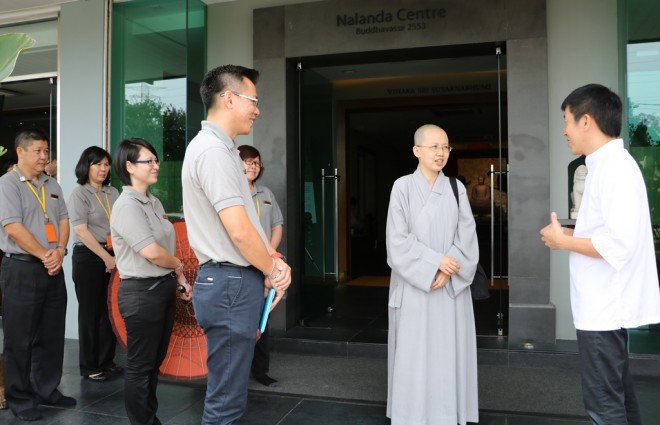Bro. Tan and senior Nalandian officers giving Ven. Chang Zao a warm send-off.