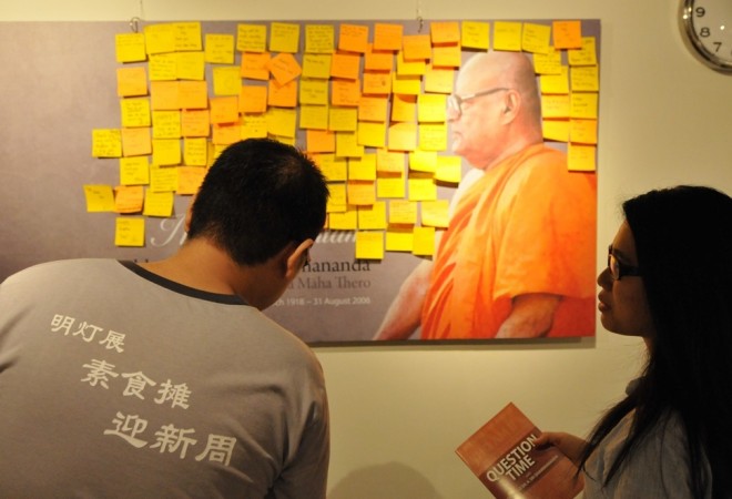 Visitors leaving their messages at a corner of the exhibition.