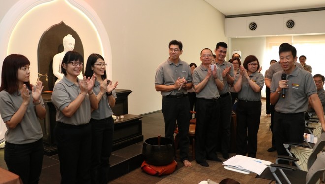 Bro. Tan congratulating and welcoming the new officers.