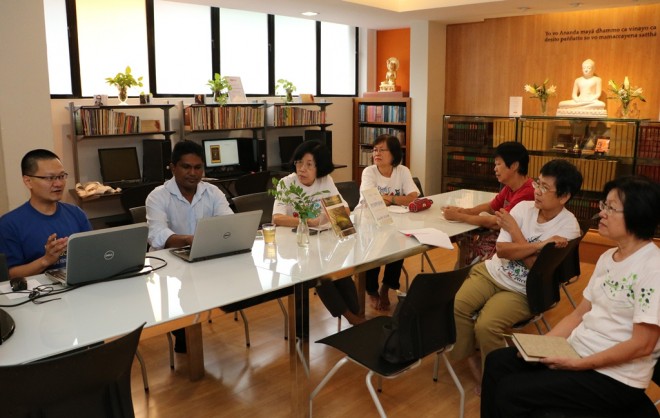 Nalanda Library IT Manager Bro. Lam (left) conducting the training.