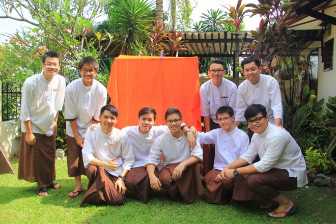 The facilitators and students of Nalanda Dhamma School who were given the honour of washing the robe this morning.