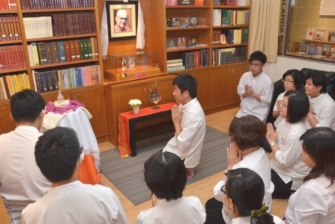 Bro. Tan led members and devotees in paying homage and reciting the ‘Buddha-Vandana’.