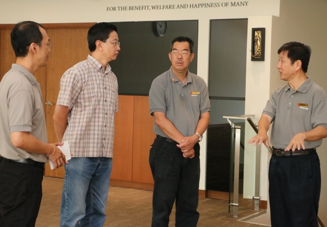 Nalanda officers bringing Dato' Teng on an informative tour of Nalanda Centre.