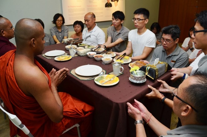 Offering dāna with the proper attitude to the venerable monks.