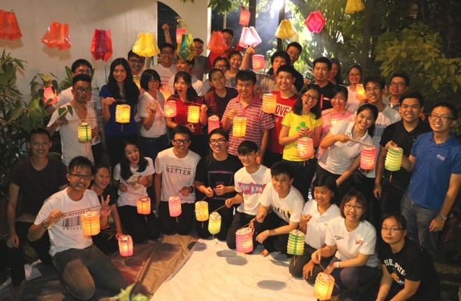 Gathering of spiritual friends for Mid-Autumn Festival.