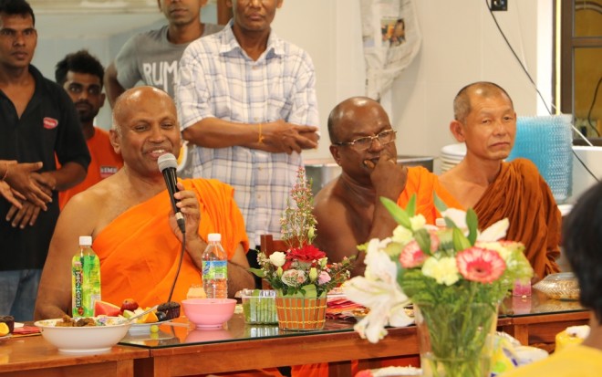 Ven. Sri Saranankara expressing his thankfulness to devotees.