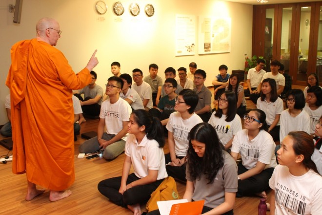 Samanerī Khanti Khemā talking about the ‘Five Hindrances’.