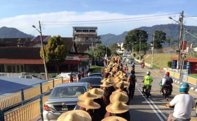 Alms-procession to Air Itam.