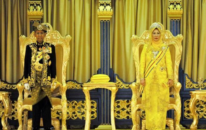 The 14th Yang DiPertuan Agong Tuanku Abdul Halim and Raja Permaisuri Agong Tuanku Haminah.
