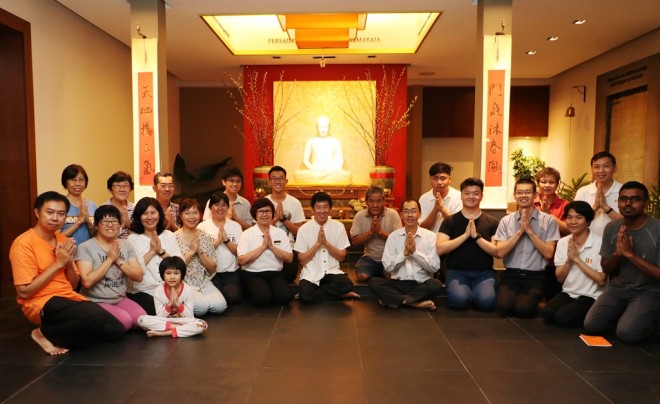 A happy gathering after the evening chanting on Tuesday, 24 January.