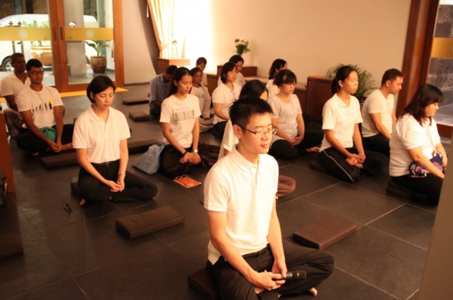 Starting the Uposatha Service with meditation.