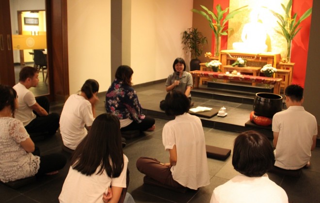 Sis. Sunandā was invited to give a talk after meditation and chanting.