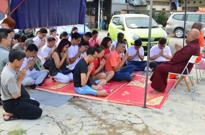 The ‘Pindacāra’ programme ended with a blessing by venerable monks.