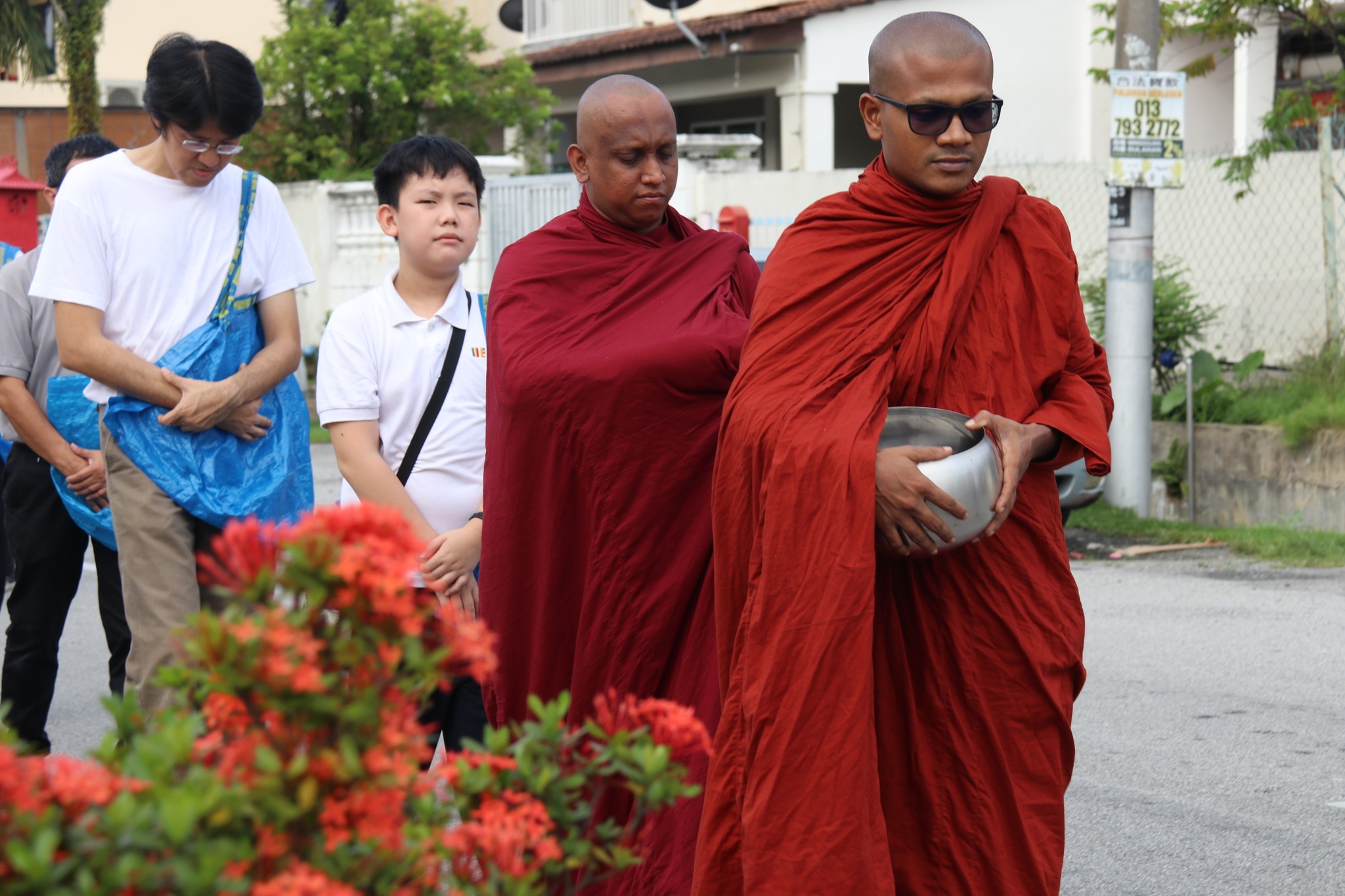 Joyful Pindacāra (Alms Round) – Nalanda Buddhist Society